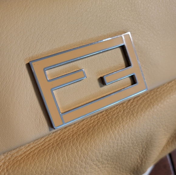 AUTH Fendi Fendista Pochette with Chain Crossbody bag - Picture 8 of 11